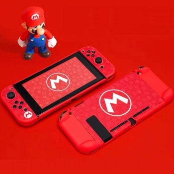 Carcasa Protectora Mario Bros para Nintendo Switch. Carcasa roja con patrones de mario bros y una M blanca grande al medio.